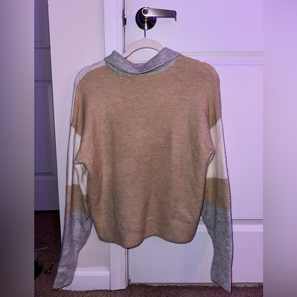 Button up sweater - Picture 2 of 3